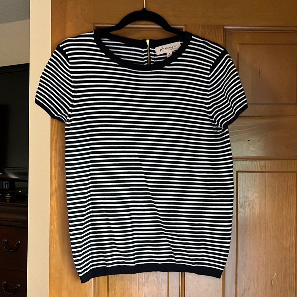 Ladies Philosopy shirt sleeve sweater
